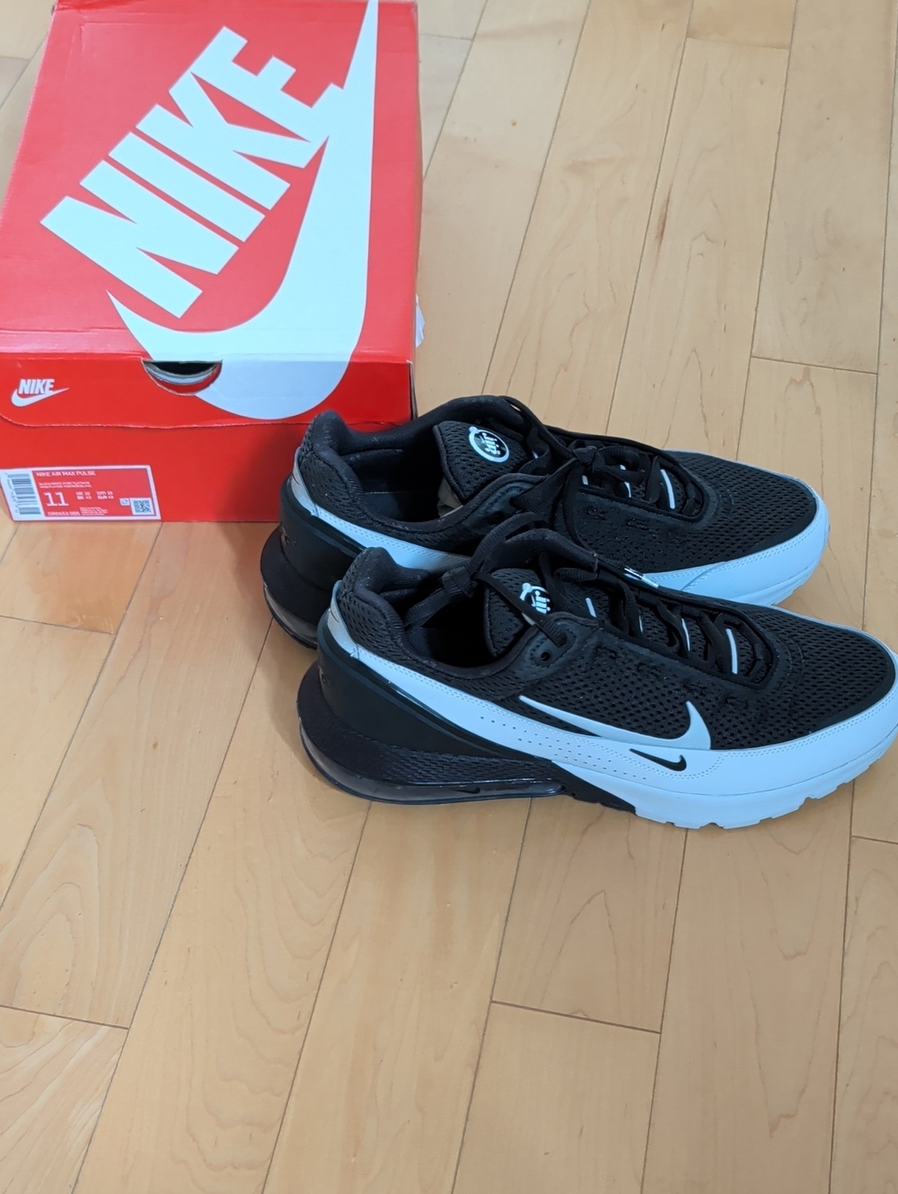 BNIB Nike Air Max Pulse - Black and White Mesh Runner Sneakers - M11
